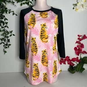 🩷 LuLaRoe 🐯 Baseball Top 🩷